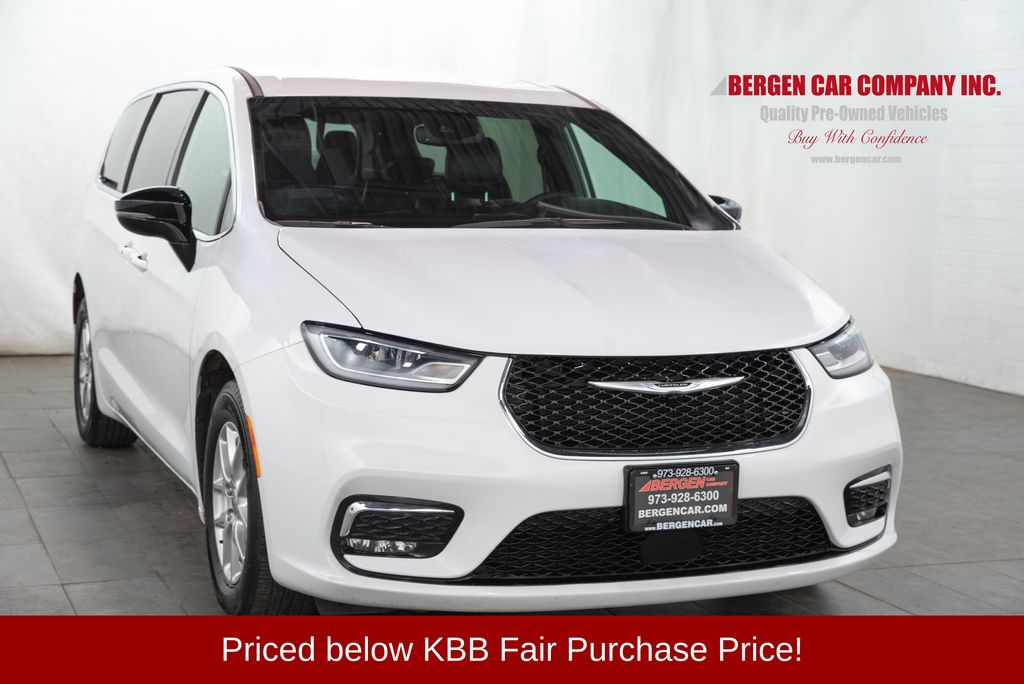 Bright White Clearcoat 2025 Chrysler Pacifica Minivan Front-Wheel Drive 9-Speed Automatic