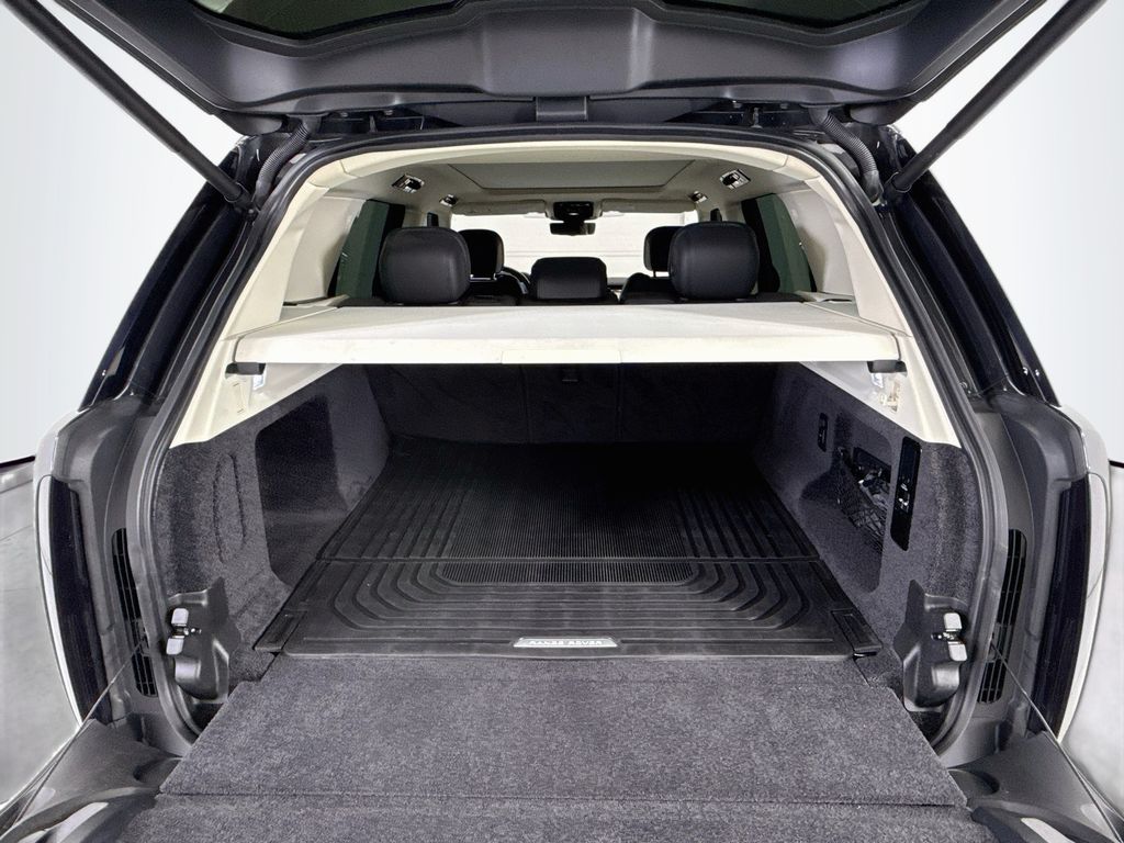Thumbnail: 2023 Land Rover Range Rover - 27