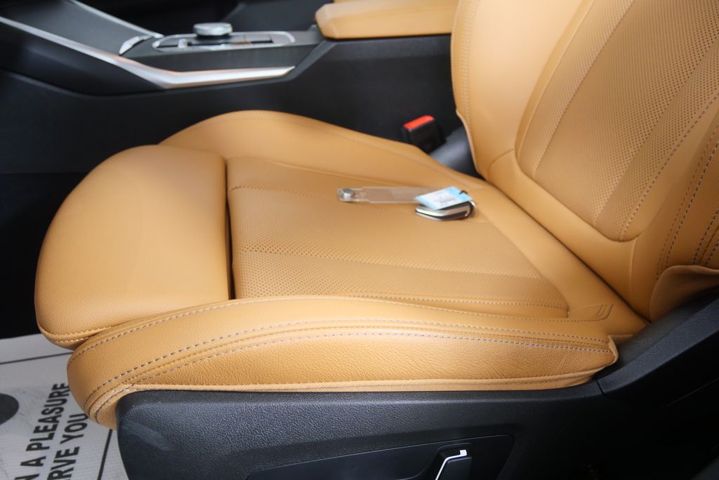 Thumbnail: 2024 BMW 3 Series - 10