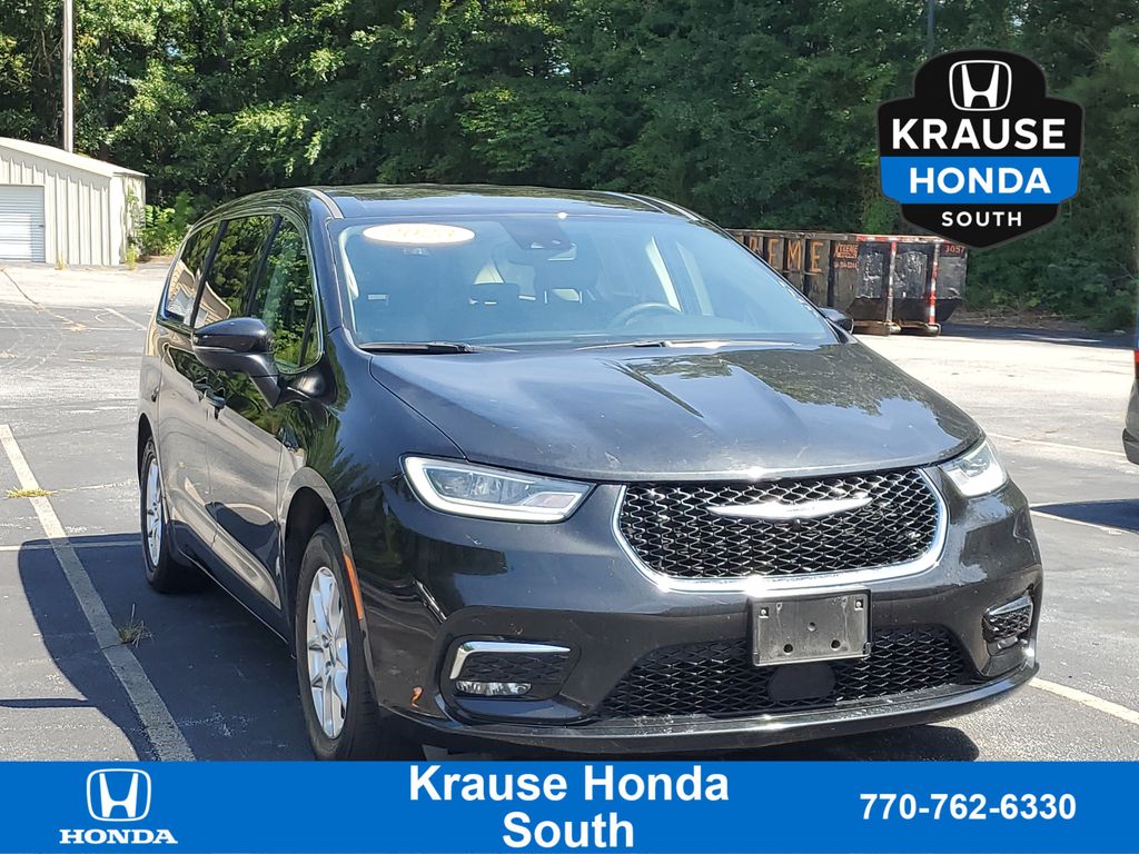 Brilliant Black Crystal Pearlcoat 2023 Chrysler Pacifica Minivan Front-Wheel Drive 9-Speed Automatic