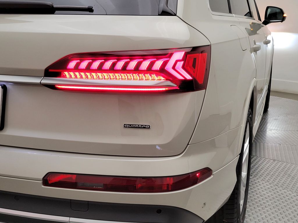 Thumbnail: 2023 Audi Q7 - 8