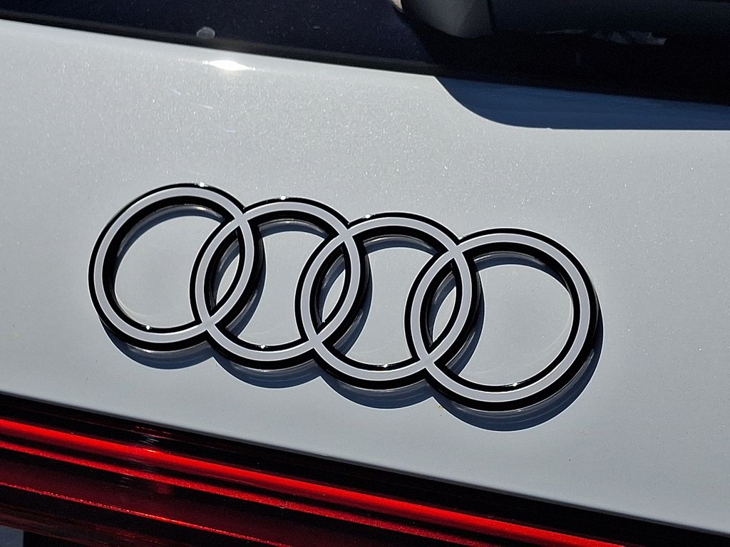 Thumbnail: 2025 Audi Q5 - 30