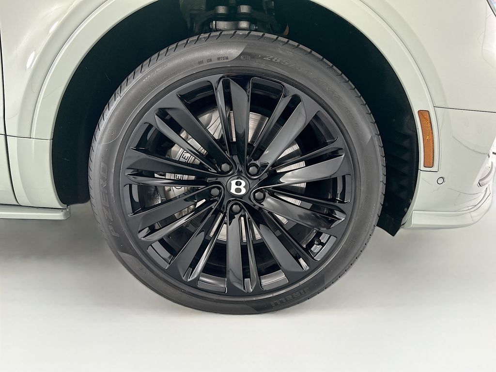 Thumbnail: 2023 Bentley Bentayga - 31