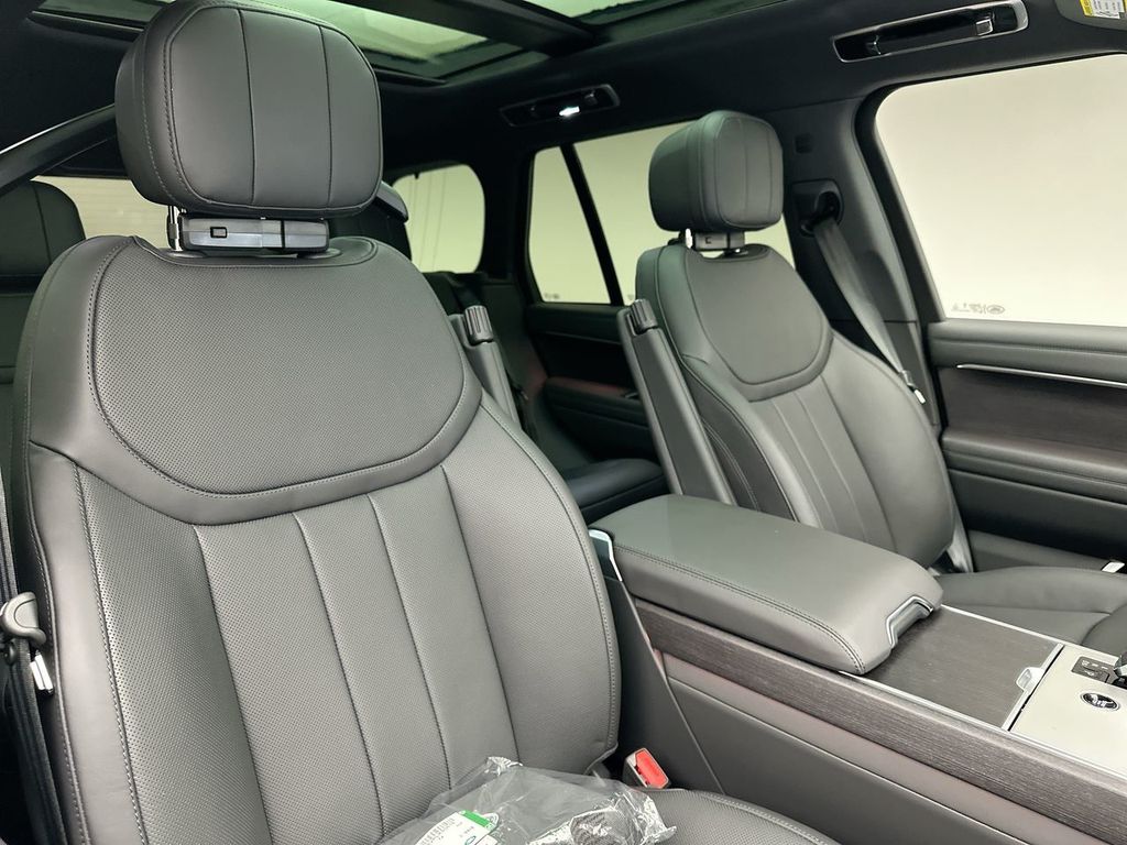Thumbnail: 2025 Land Rover Range Rover - 6