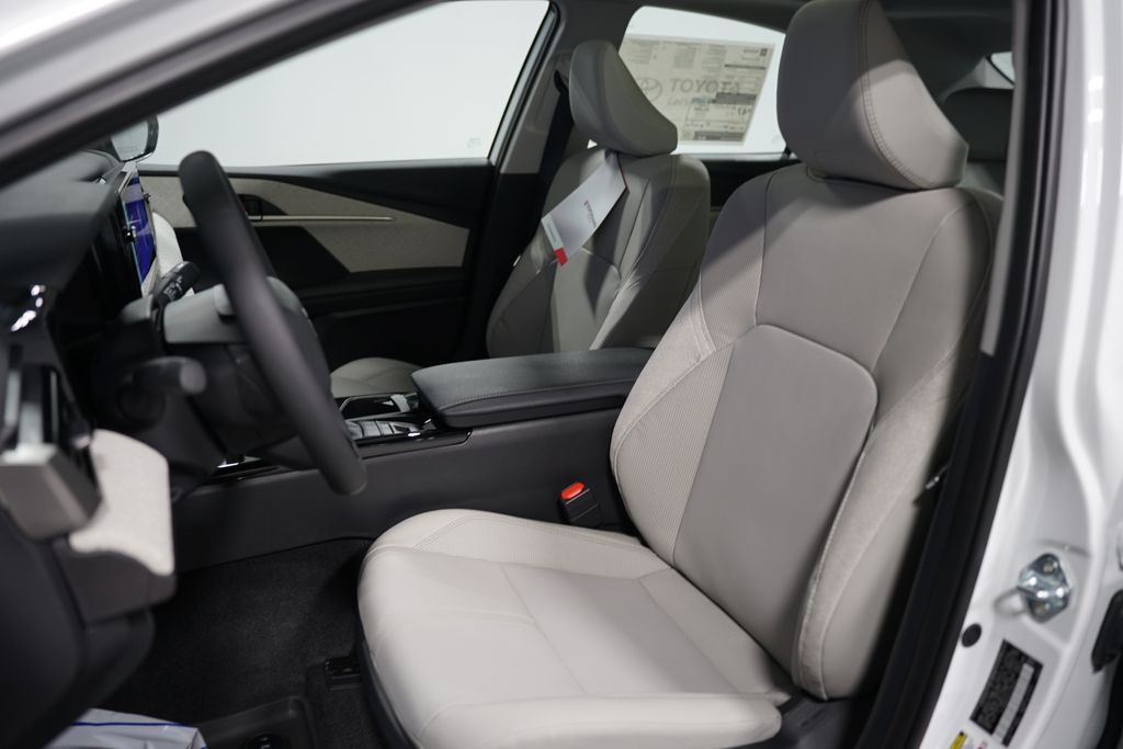 Thumbnail: 2025 Toyota Camry - 30