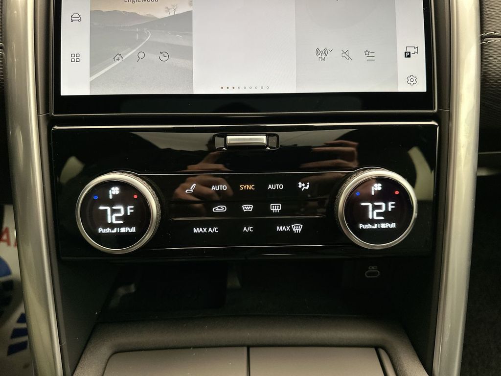 Thumbnail: 2025 Land Rover Discovery - 11