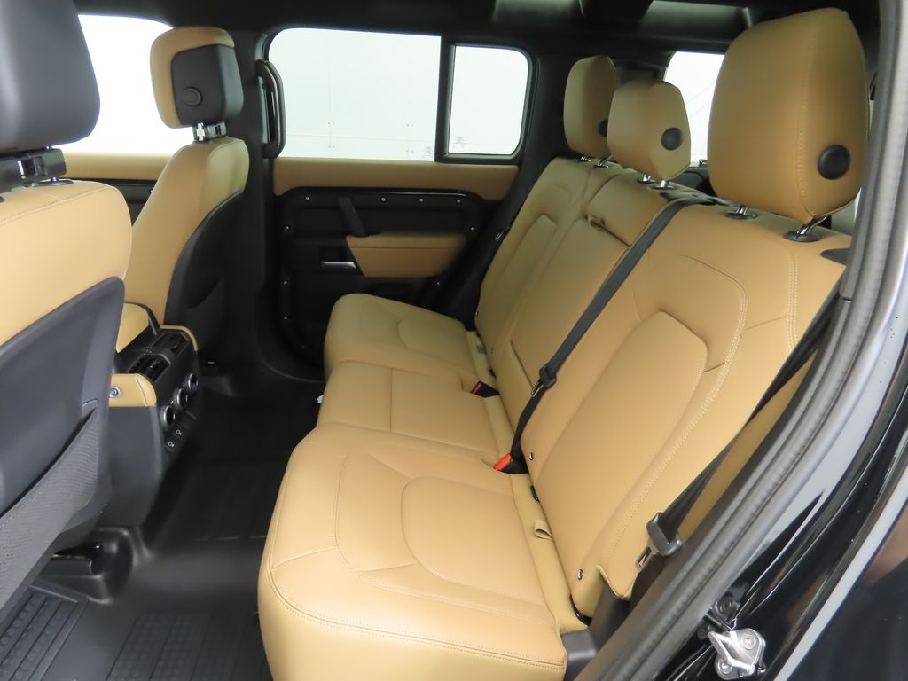 2025 Land Rover Defender 110 21