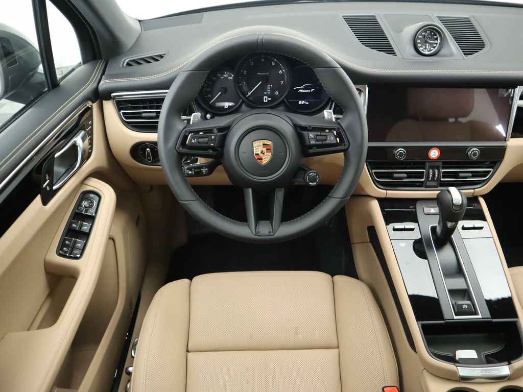 Thumbnail: 2025 Porsche Macan - 13