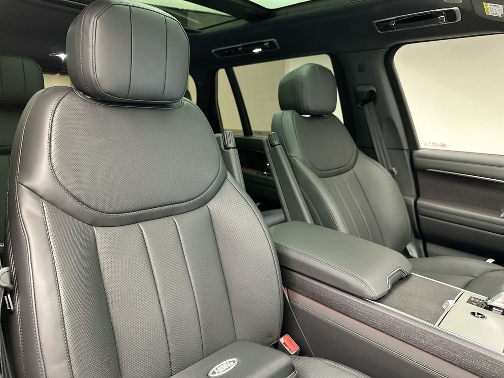 2025 Land Rover Range Rover SE 6