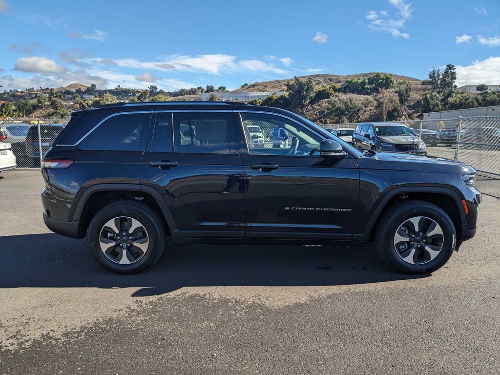 2024 Jeep Grand Cherokee Base 4xe 3