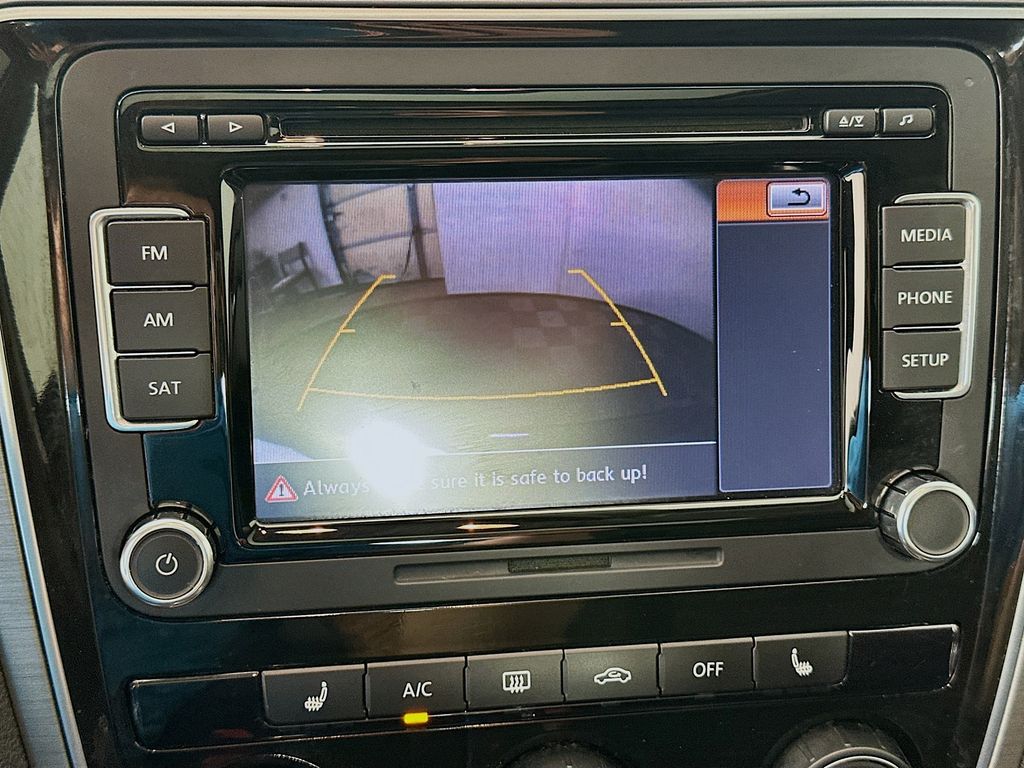 2014 Volkswagen Passat SE 13