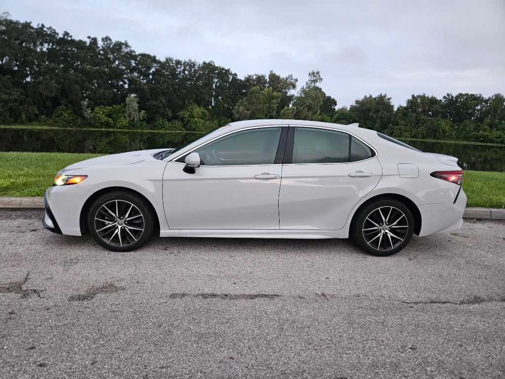 2023 Toyota Camry SE 2