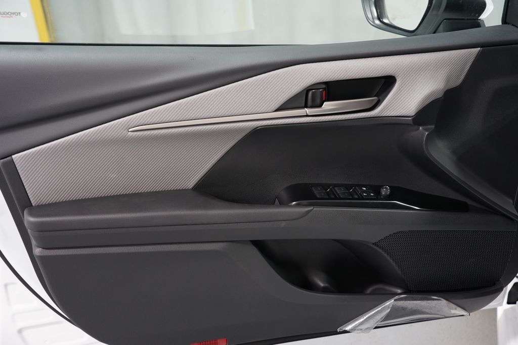 Thumbnail: 2026 Toyota Camry - 31