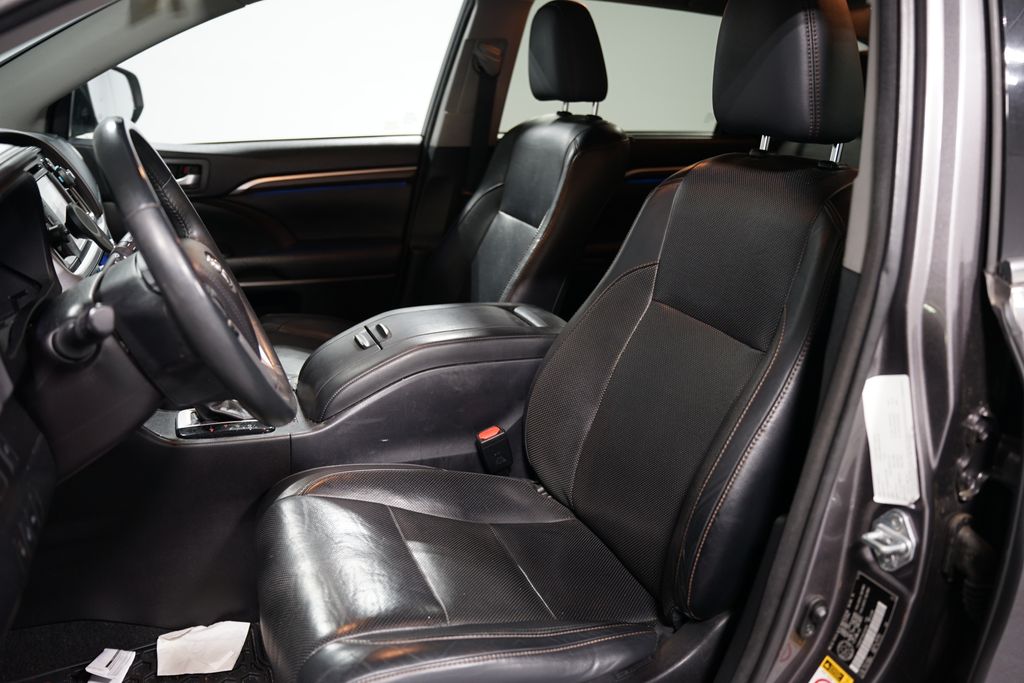 Thumbnail: 2016 Toyota Highlander - 6