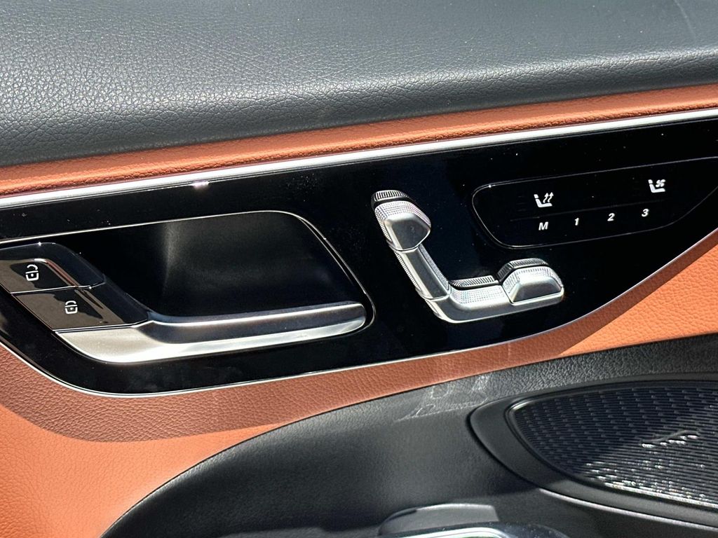 Thumbnail: 2025 Mercedes-Benz C-Class - 20