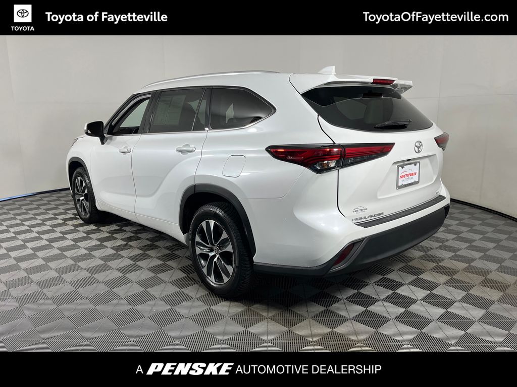 Thumbnail: 2022 Toyota Highlander - 17