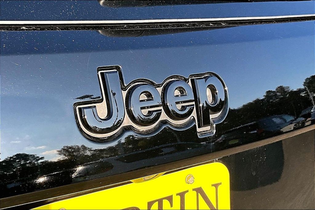 2020 Jeep Grand Cherokee Altitude Black at DeMontrond Auto Country