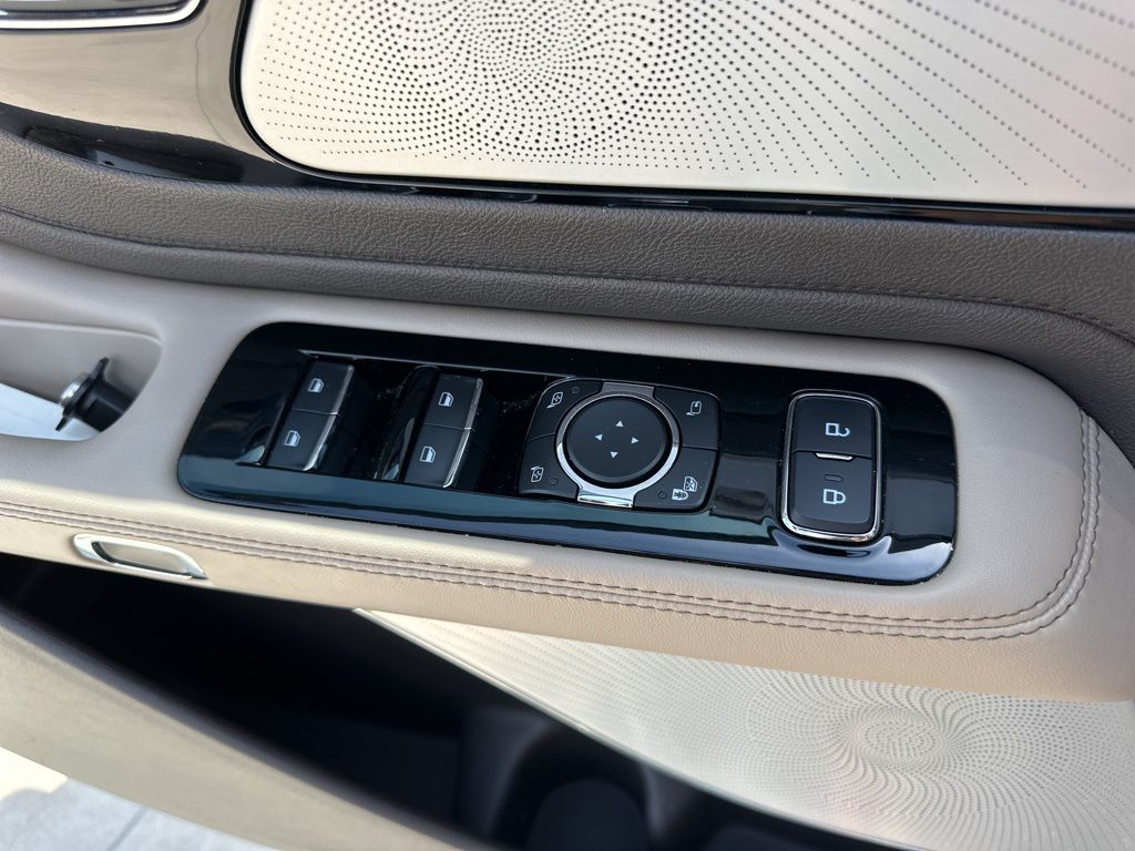2021 Pristine White Lincoln Aviator Reserve AWD SUV