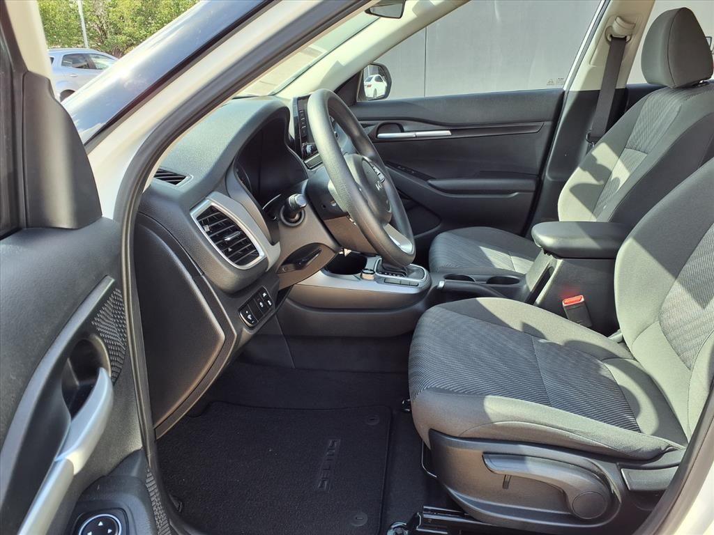 2022 Kia Seltos LX White at Shottenkirk Kia Fort Bend