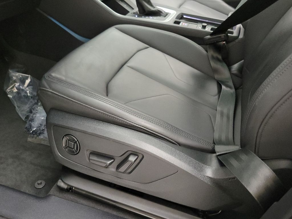 Thumbnail: 2022 Audi Q3 - 24