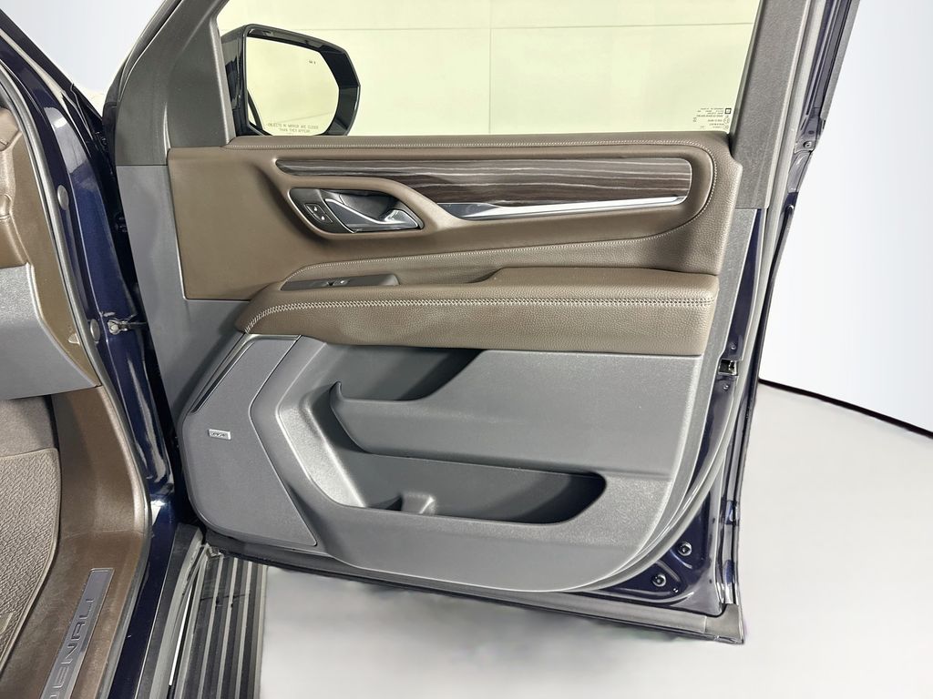 Thumbnail: 2023 GMC Yukon XL - 25