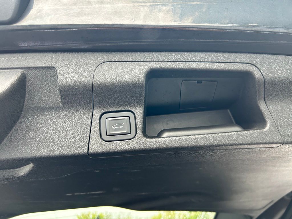 Thumbnail: 2018 GMC Acadia - 24