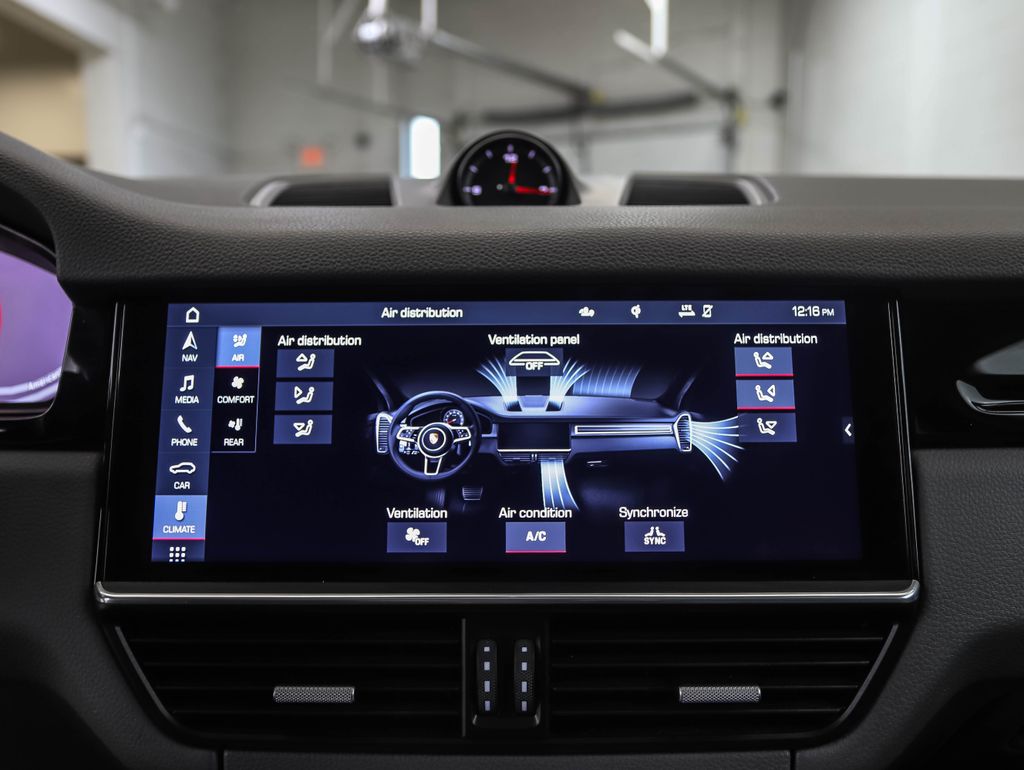 Thumbnail: 2020 Porsche Cayenne - 16