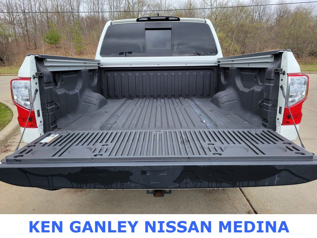 2023 Nissan Titan SV photo