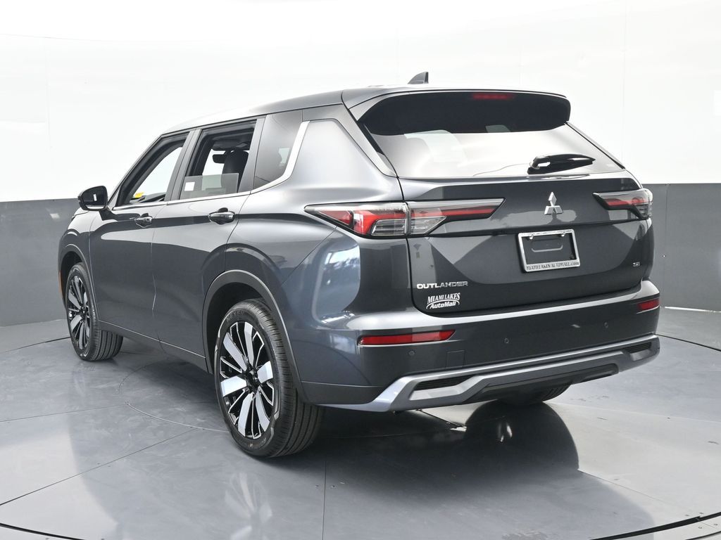 New 2026 Graphite Gray Mitsubishi SE image 4