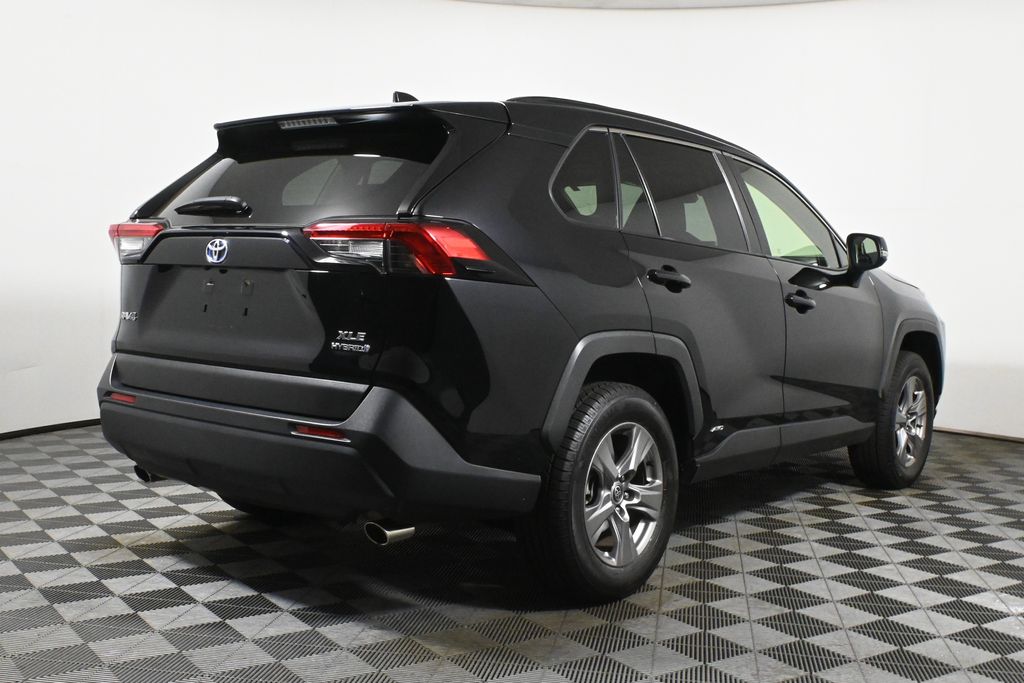 Thumbnail: 2022 Toyota RAV4 - 8