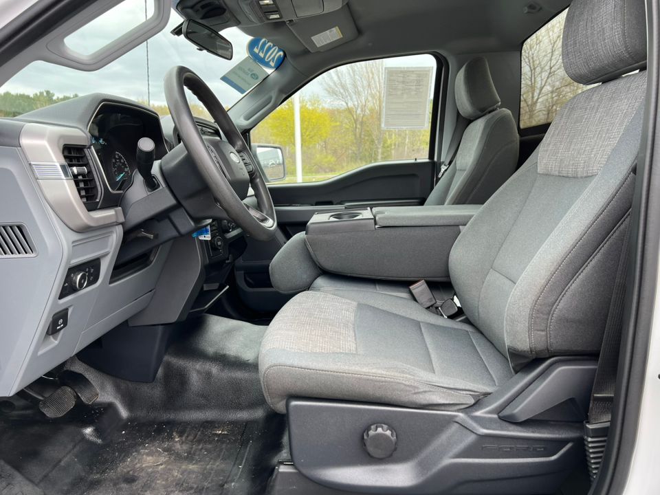 View vehicle photo 4