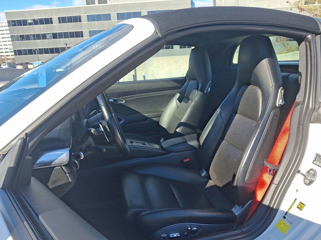 Thumbnail: 2018 Porsche 911 - 5