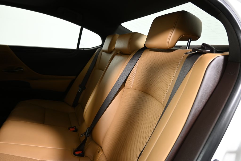 Thumbnail: 2021 Lexus ES - 4