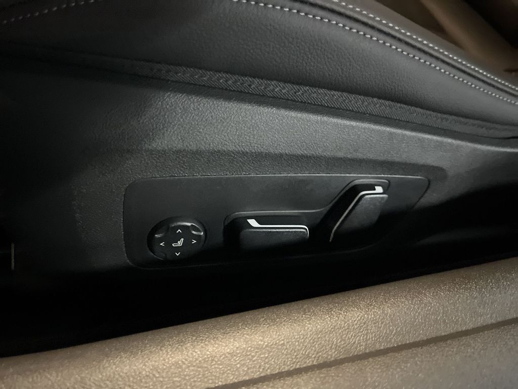 Thumbnail: 2026 BMW 4 Series - 12