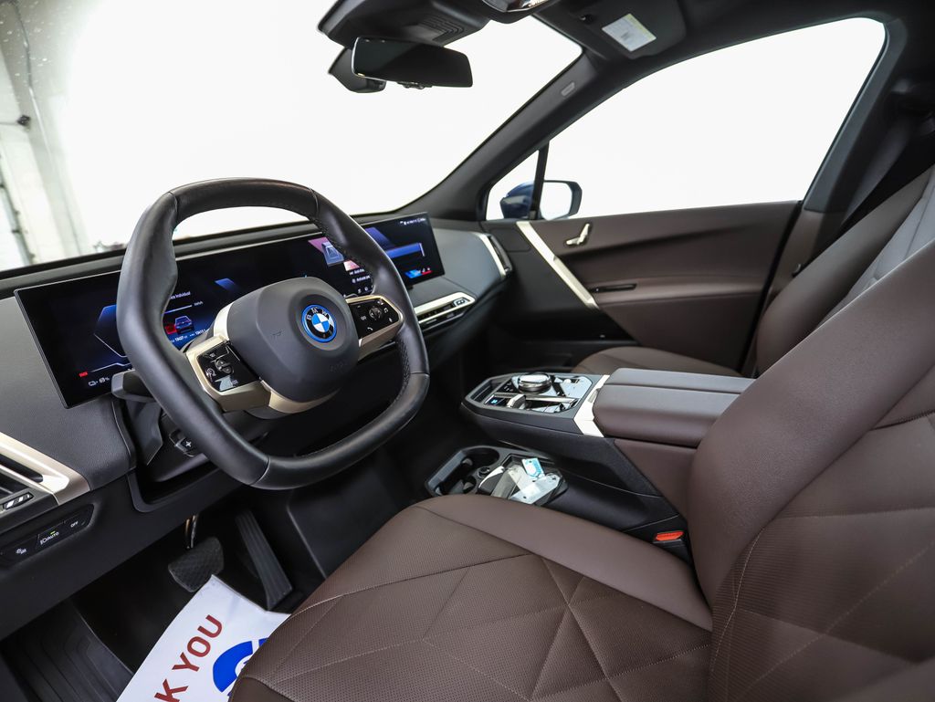 Thumbnail: 2024 BMW iX - 10