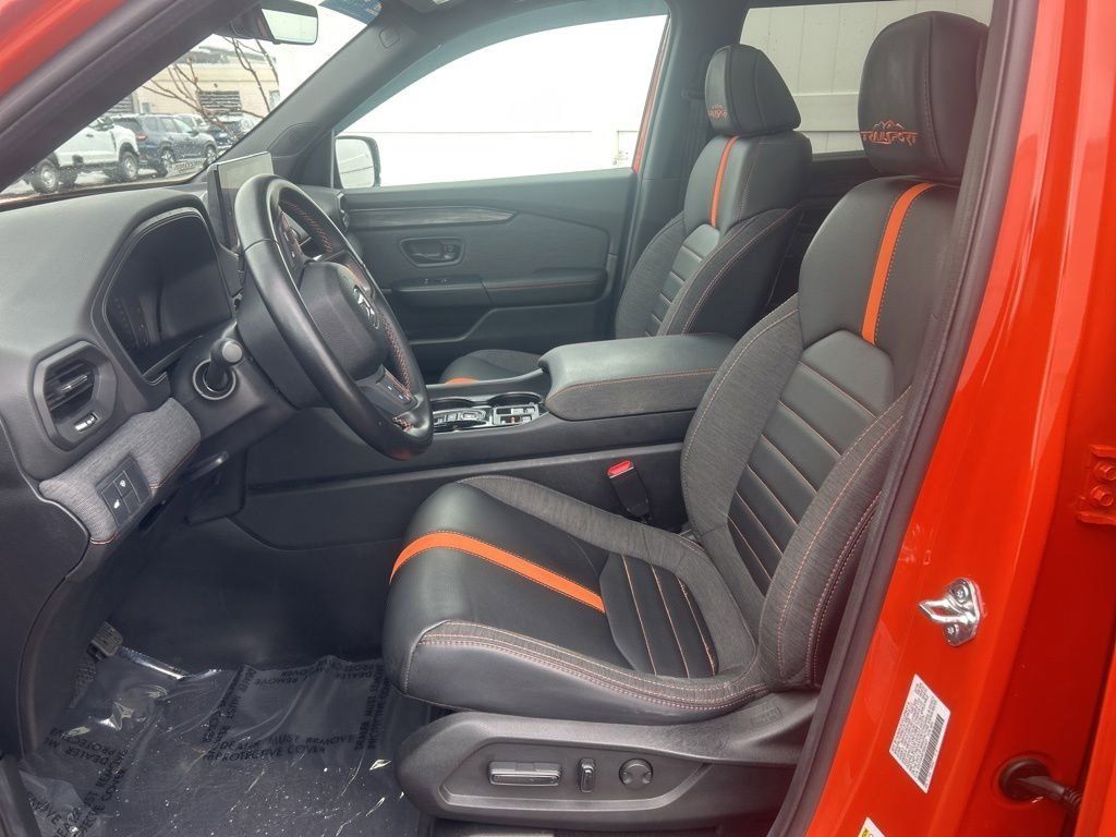 View vehicle photo 7
