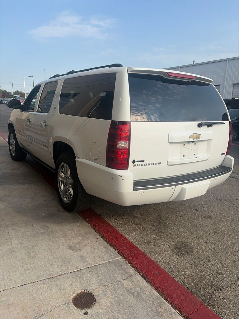Thumbnail: 2011 Chevrolet Suburban - 6
