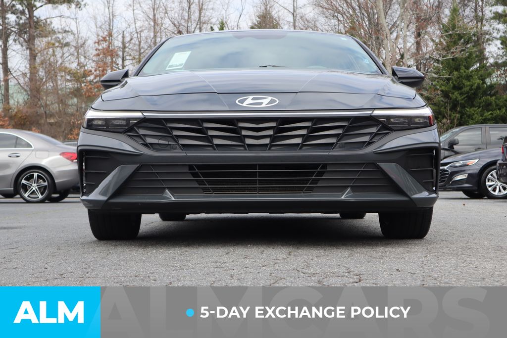 Used 2025 Gray Hyundai SEL Sport image 4