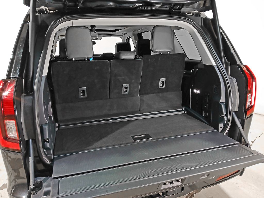 View vehicle photo 7