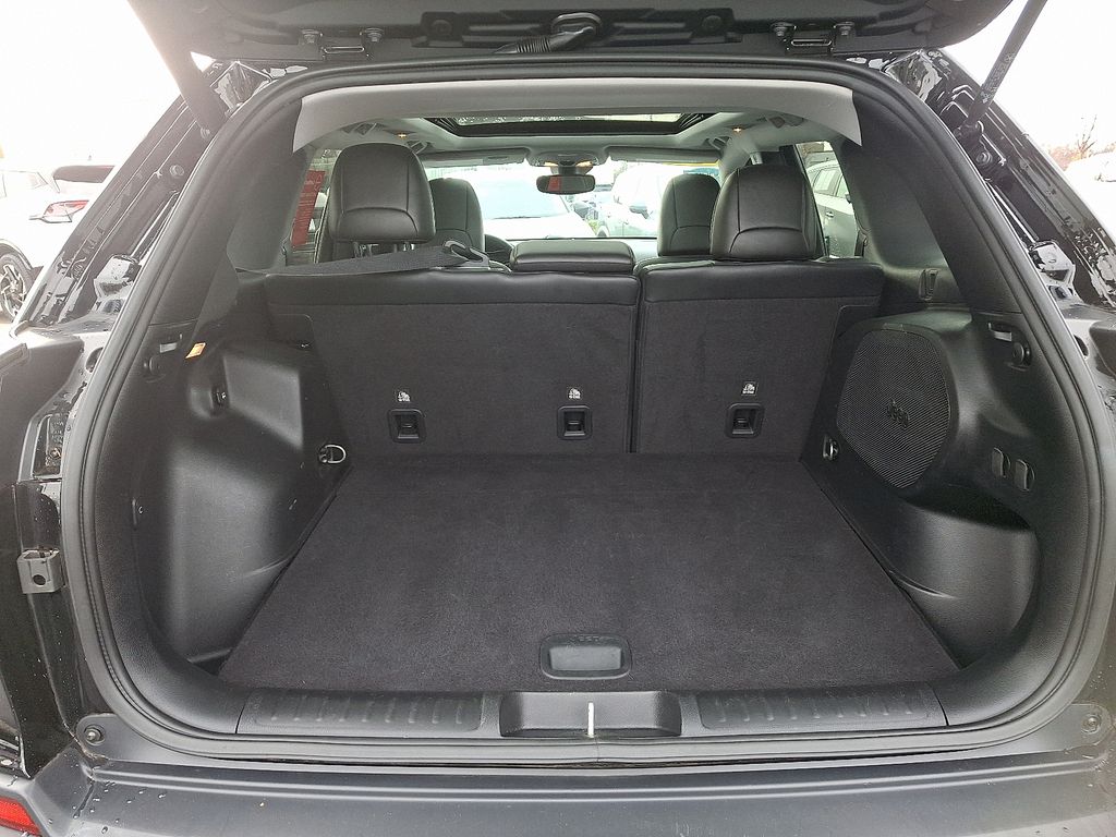 Thumbnail: 2021 Jeep Cherokee - 30