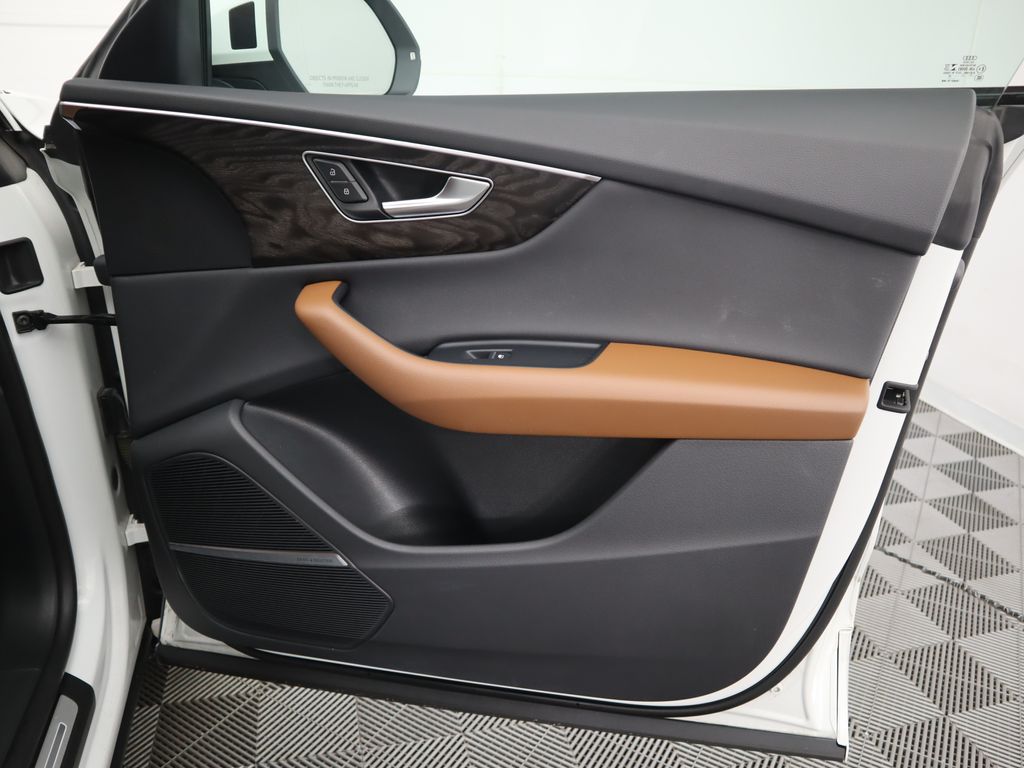 Thumbnail: 2022 Audi Q8 - 26