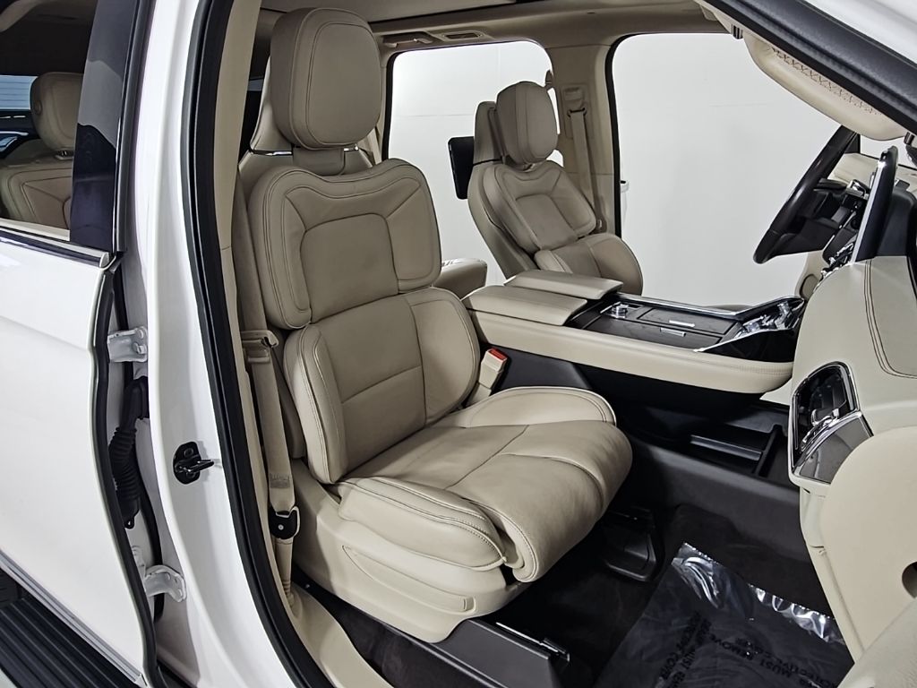 Thumbnail: 2018 Lincoln Navigator - 20