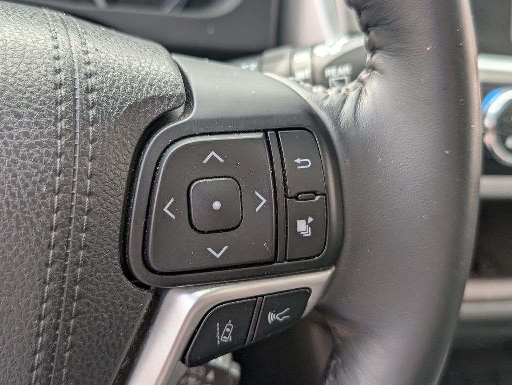 used 2018 Toyota Highlander car, priced at $25,988