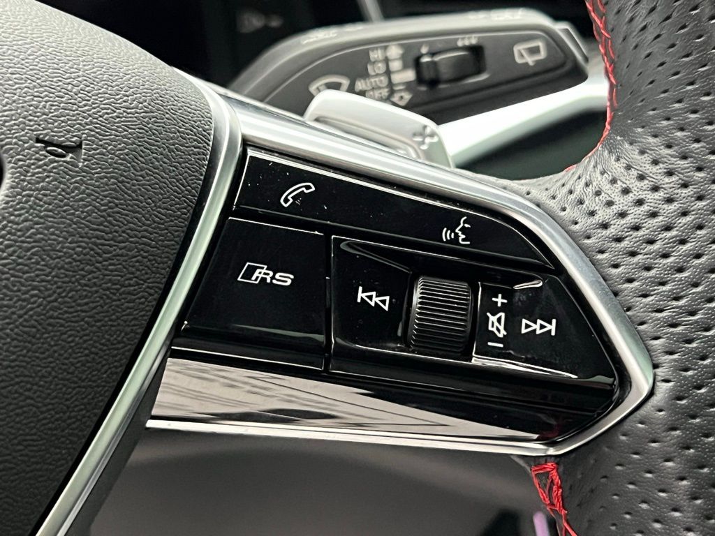 Thumbnail: 2024 Audi RS 6 - 9