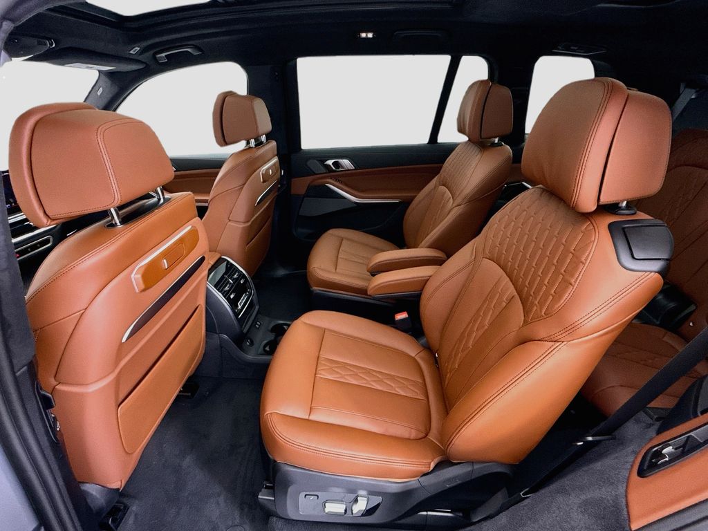 Thumbnail: 2027 BMW X7 - 20