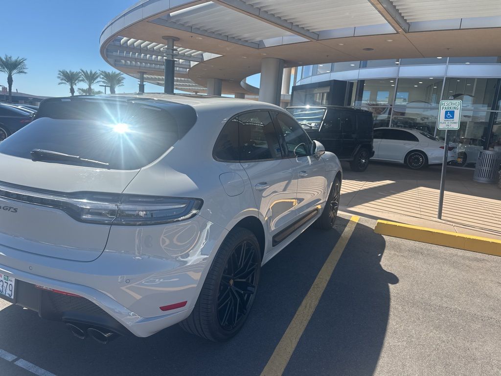 Thumbnail: 2022 Porsche Macan - 7