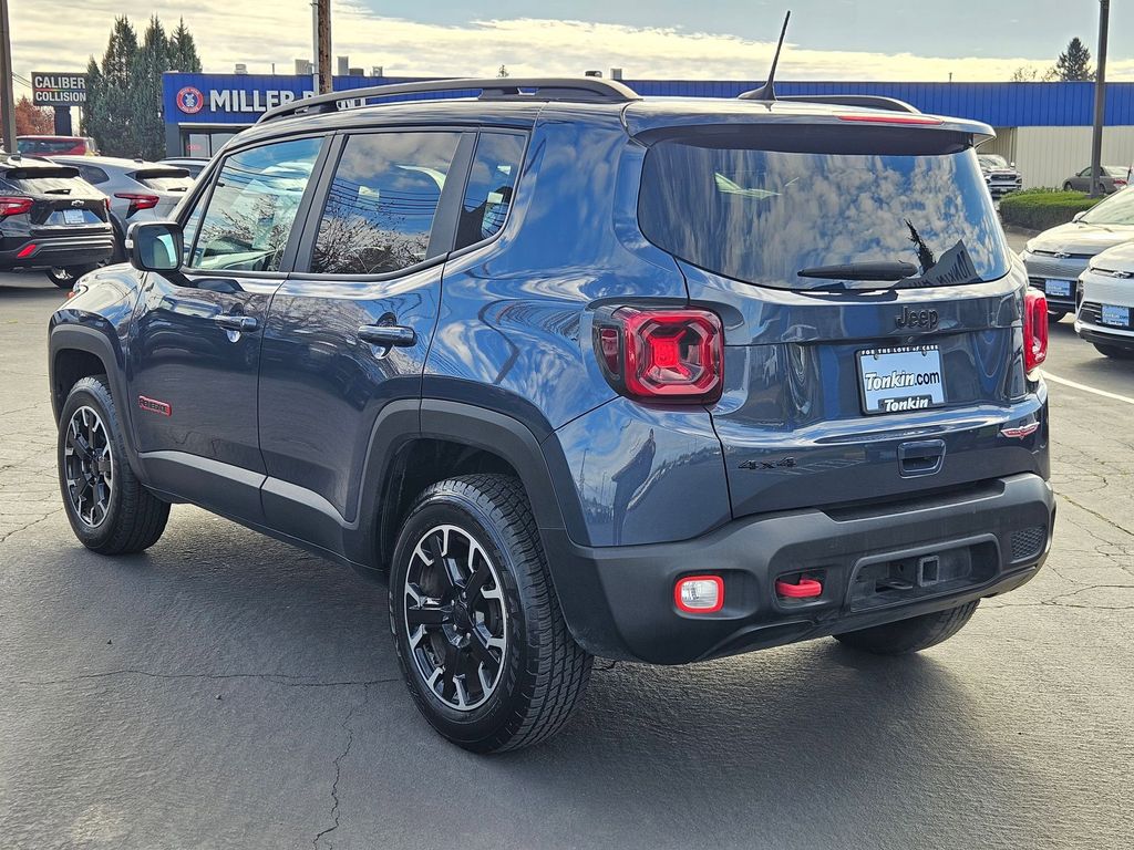 View vehicle photo 4