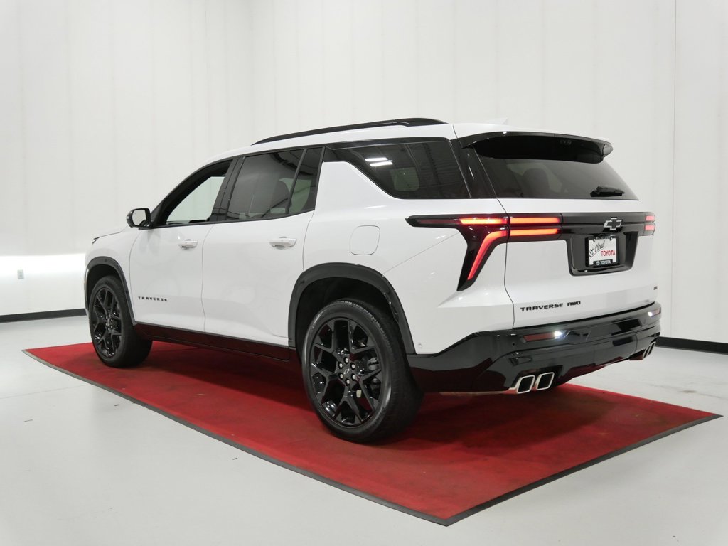 Used 2025 Chevrolet Traverse SUV