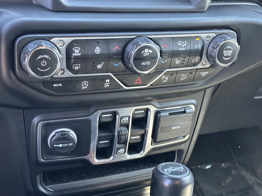 Thumbnail: 2020 Jeep Wrangler - 23