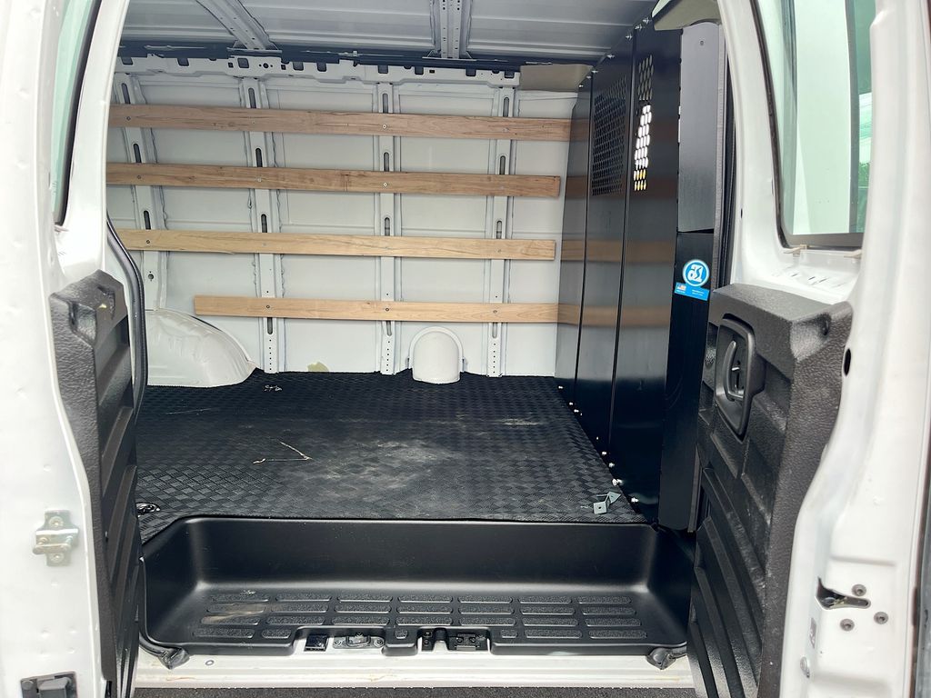 2024 GMC Savana Cargo Work Van - Photo 22